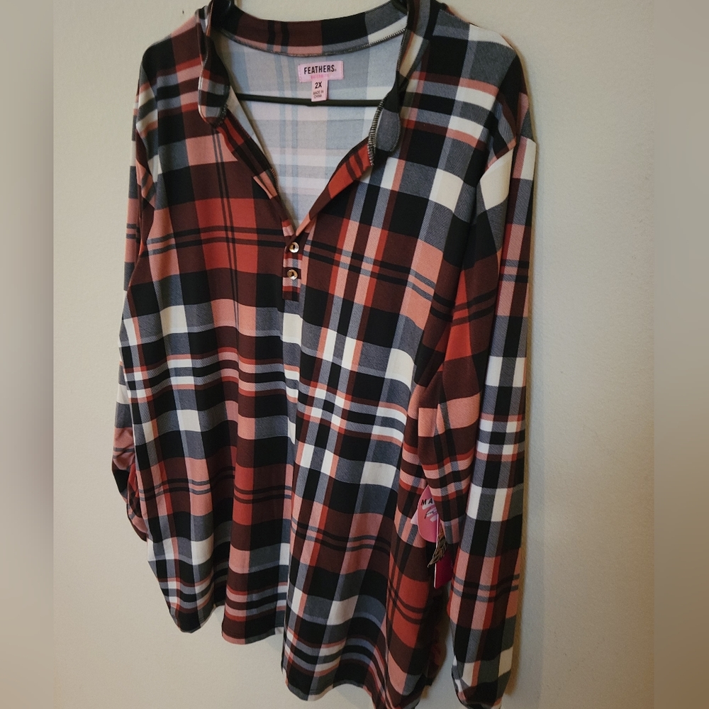 NWOT- MATERNITY LONG SLEEVE TOP BY FEATHERS